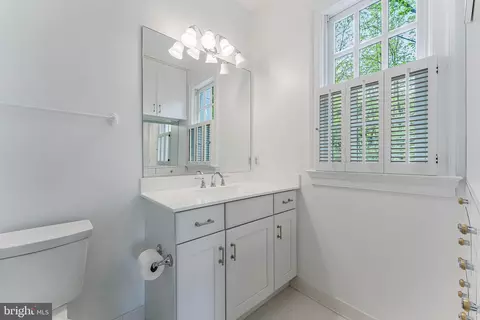 Bath - 1210 Windrock Dr, Mclean, VA 22102 photo 6 of 9