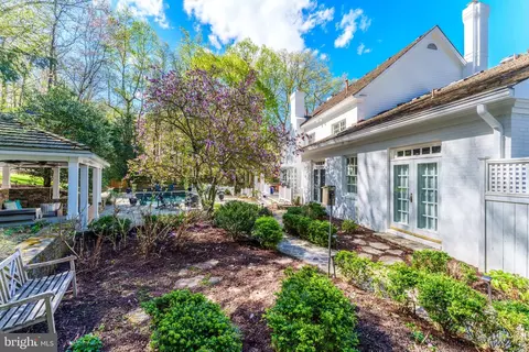 Exterior - 1210 Windrock Dr, Mclean, VA 22102 photo 10 of 26