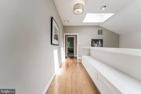 Entry Way - 1210 Windrock Dr, Mclean, VA 22102 photo 8 of 10