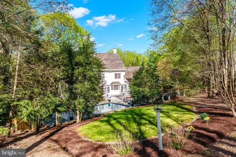 Exterior - 1210 Windrock Dr, Mclean, VA 22102 photo 14 of 26