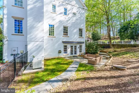 Exterior - 1210 Windrock Dr, Mclean, VA 22102 photo 23 of 26