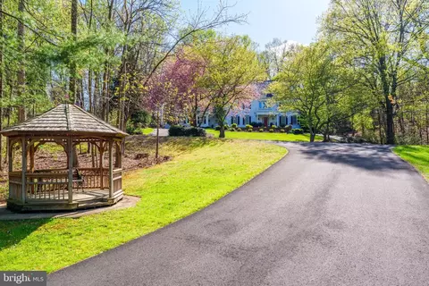 Exterior - 1210 Windrock Dr, Mclean, VA 22102 photo 18 of 26