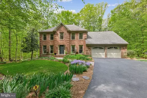6818 Brimstone Ln, Fairfax Station, VA 22039