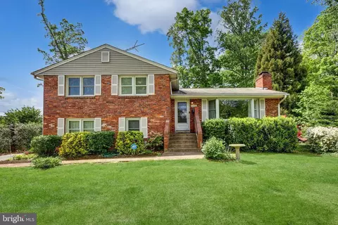 2426 Chestnut St, Falls Church, VA 22043