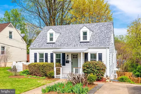 2811 Winchester Way, Falls Church, VA 22042