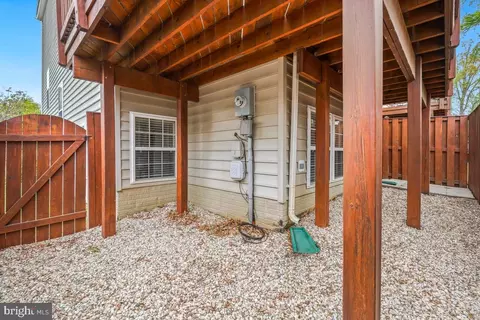 Exterior - 4091 River Forth Dr, Fairfax, VA 22030 photo 3 of 4