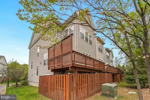 Exterior - 4091 River Forth Dr, Fairfax, VA 22030 photo 4 of 4