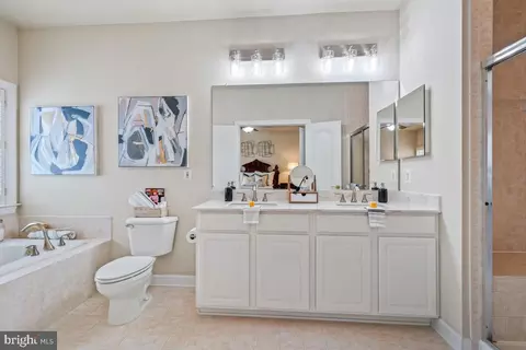 Entry Way - 4091 River Forth Dr, Fairfax, VA 22030 photo 4 of 4