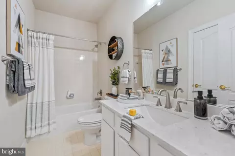 Bath - 4091 River Forth Dr, Fairfax, VA 22030 photo 1 of 2