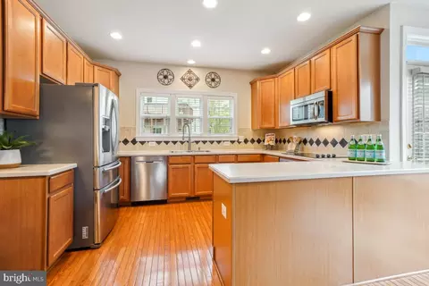 Kitchen - 4091 River Forth Dr, Fairfax, VA 22030 photo 2 of 3