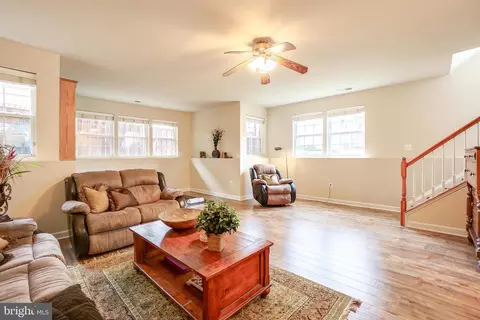 Living - 4091 River Forth Dr, Fairfax, VA 22030 photo 4 of 4