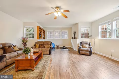 Living - 4091 River Forth Dr, Fairfax, VA 22030 photo 3 of 4