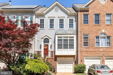 6625 Frost Lake Ln, Alexandria, VA 22315