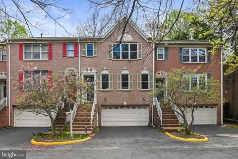 2907 Oakton Crest Pl, Vienna, VA 22181