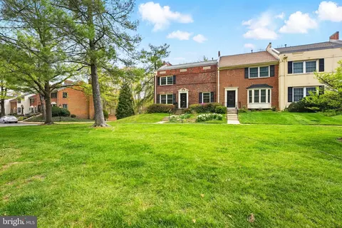 8333 Wickham Rd, Springfield, VA 22152 photo 2