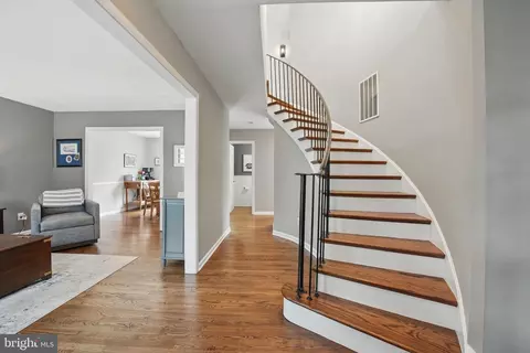 8333 Wickham Rd, Springfield, VA 22152 photo 4