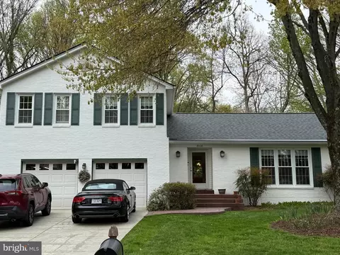 Exterior - 8420 Reflection Ln, Vienna, VA 22182 photo 4 of 27