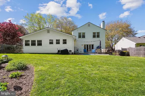 Exterior - 8420 Reflection Ln, Vienna, VA 22182 photo 6 of 27