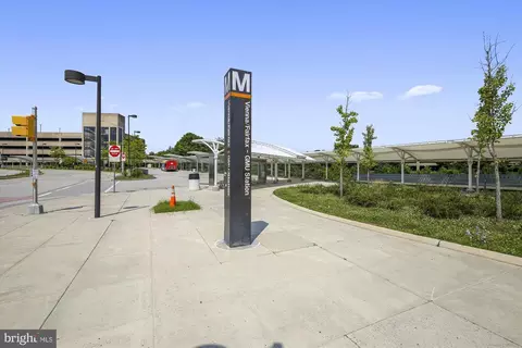Exterior - 8420 Reflection Ln, Vienna, VA 22182 photo 16 of 27