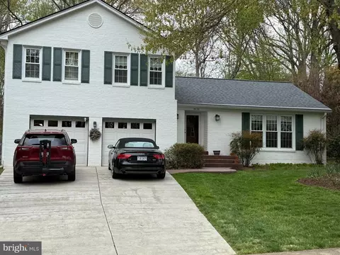 Exterior - 8420 Reflection Ln, Vienna, VA 22182 photo 2 of 27
