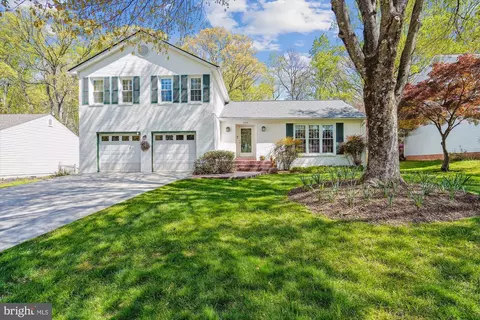 8420 Reflection Ln, Vienna, VA 22182
