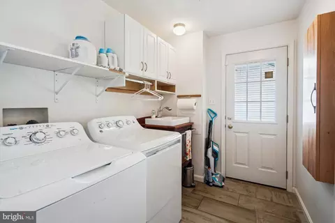 Other - 8420 Reflection Ln, Vienna, VA 22182 photo 5 of 27