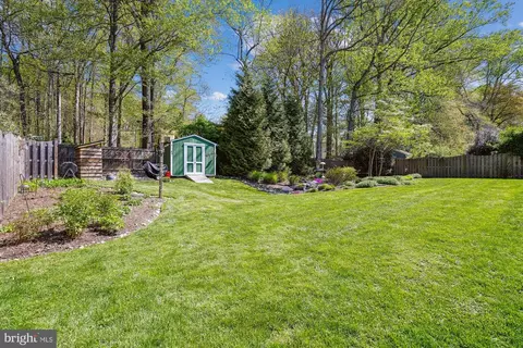 Exterior - 8420 Reflection Ln, Vienna, VA 22182 photo 5 of 27