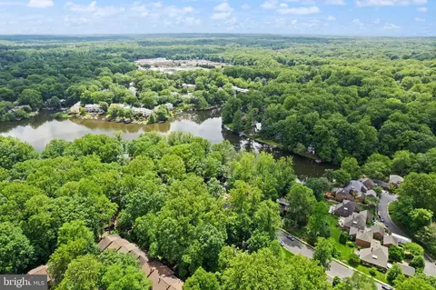 View/Area - 1925 Upper Lake Dr, Reston, VA 20191 photo 3 of 4