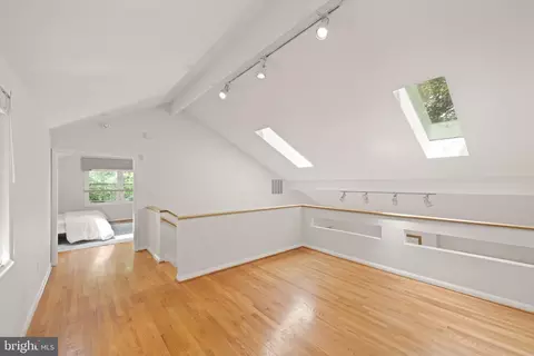 Entry Way - 1925 Upper Lake Dr, Reston, VA 20191 photo 4 of 5