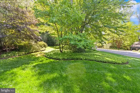 Exterior - 1925 Upper Lake Dr, Reston, VA 20191 photo 4 of 21