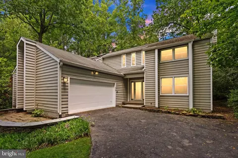 Exterior - 1925 Upper Lake Dr, Reston, VA 20191 photo 6 of 21