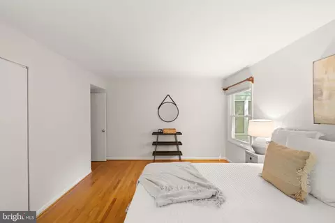 Bedroom - 1925 Upper Lake Dr, Reston, VA 20191 photo 4 of 12