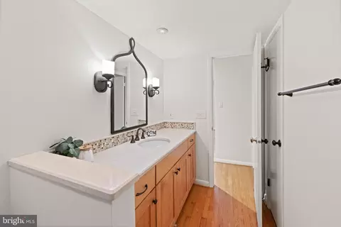 Bath - 1925 Upper Lake Dr, Reston, VA 20191 photo 3 of 7