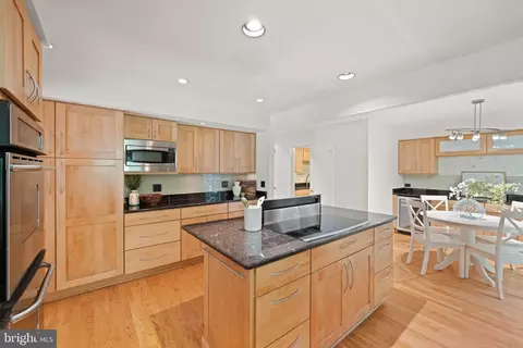 Kitchen - 1925 Upper Lake Dr, Reston, VA 20191 photo 2 of 4