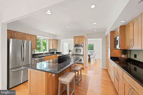 Kitchen - 1925 Upper Lake Dr, Reston, VA 20191 photo 4 of 4