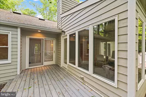 Exterior - 1925 Upper Lake Dr, Reston, VA 20191 photo 13 of 21