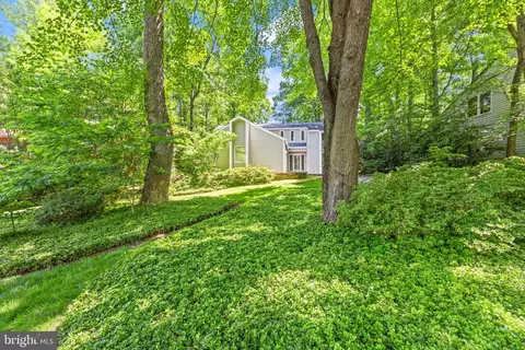 Exterior - 1925 Upper Lake Dr, Reston, VA 20191 photo 2 of 21