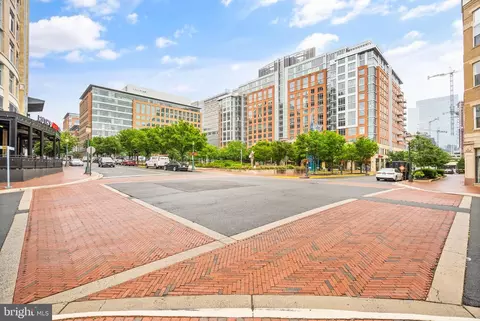 Exterior - 1925 Upper Lake Dr, Reston, VA 20191 photo 17 of 21