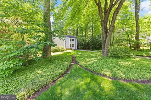 Exterior - 1925 Upper Lake Dr, Reston, VA 20191 photo 5 of 21