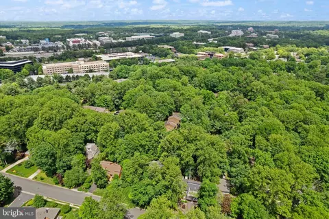 View/Area - 1925 Upper Lake Dr, Reston, VA 20191 photo 4 of 4