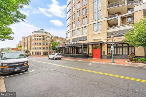 Exterior - 1925 Upper Lake Dr, Reston, VA 20191 photo 19 of 21