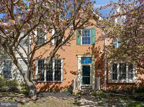 6817 Cedar Loch Ct, Centreville, VA 20121