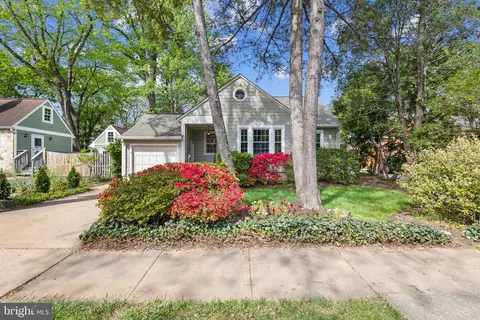2760 Summerfield Rd, Falls Church, VA 22042