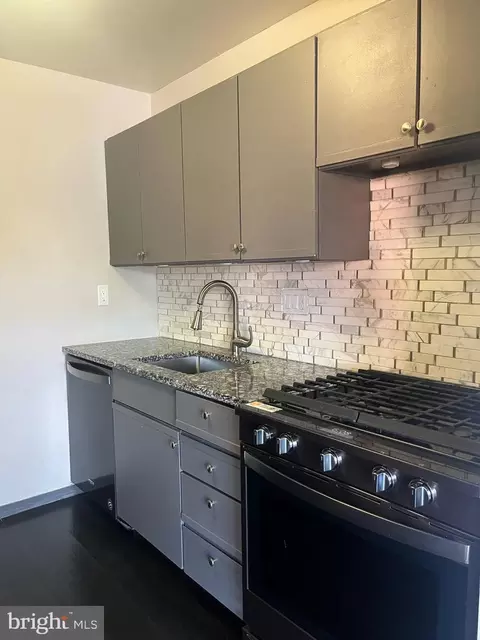 7526 Savannah St #104, Falls Church, VA 22043