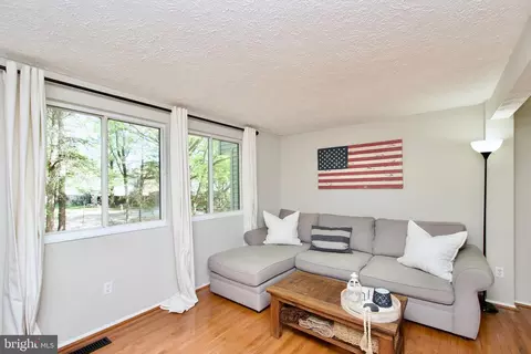 Living - 8442 Red Eagle Ct, Lorton, VA 22079 photo 2 of 4