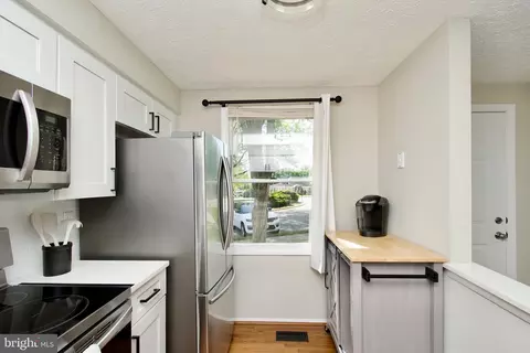 Kitchen - 8442 Red Eagle Ct, Lorton, VA 22079 photo 3 of 4