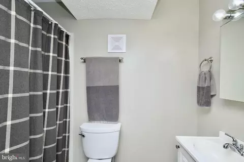 Bath - 8442 Red Eagle Ct, Lorton, VA 22079 photo 3 of 3
