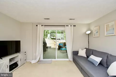 Living - 8442 Red Eagle Ct, Lorton, VA 22079 photo 3 of 4