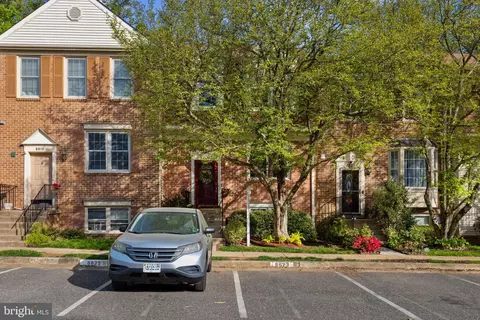 8821 Ridge Hollow Ct, Springfield, VA 22152