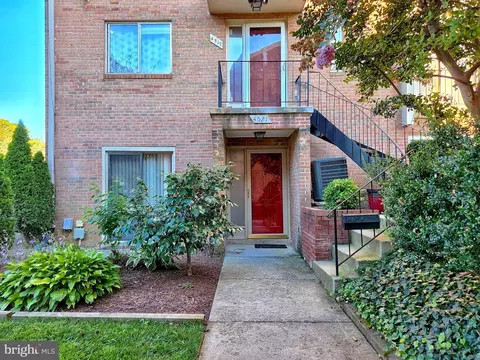 4521 Logsdon Dr #238, Annandale, VA 22003